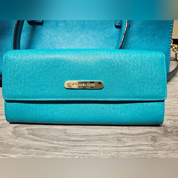 Mk bag with matching wallet - Picture 13 of 14